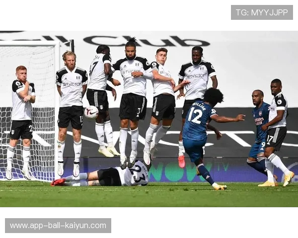 法甲豪门采取“高压+边路宽度”战术,打乱对手组织